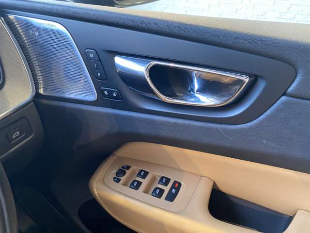 ボルボ ＸＣ６０ Ｔ５ ＡＷＤ インスクリプション ４ＷＤ H29年 (九州・沖縄) 99