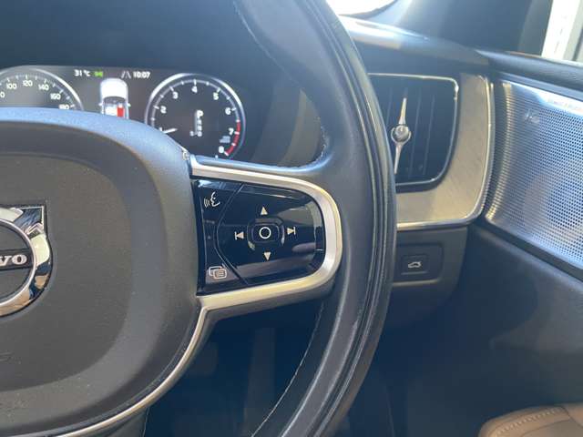 ボルボ ＸＣ６０ Ｔ５ ＡＷＤ インスクリプション ４ＷＤ H29年 (九州・沖縄) 99