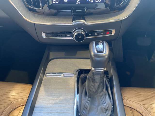 ボルボ ＸＣ６０ Ｔ５ ＡＷＤ インスクリプション ４ＷＤ H29年 (九州・沖縄) 99