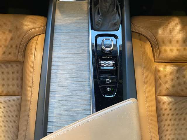 ボルボ ＸＣ６０ Ｔ５ ＡＷＤ インスクリプション ４ＷＤ H29年 (九州・沖縄) 99