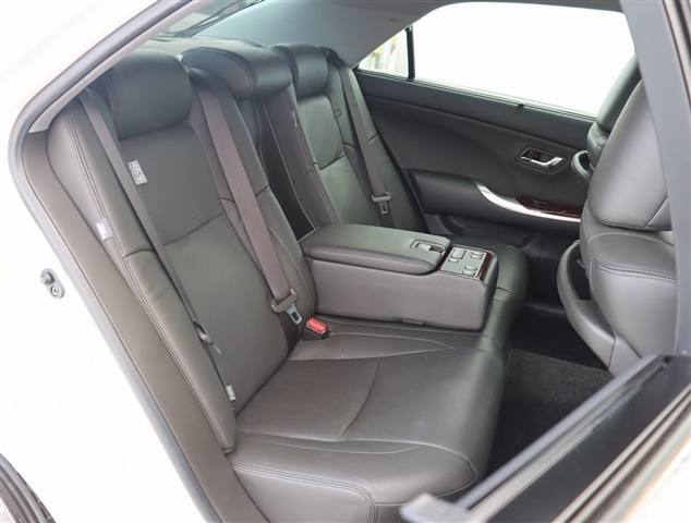 トヨタ クラウン　ハイブリッド ３．５ Ｇパッケージ H24年 (関東) 99