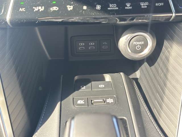 トヨタ ハリアー　ハイブリッド ２．５ ハイブリッド Ｅ－ＦＯＵＲ Ｚ レザーパッケージ ４ＷＤ R6年 (東海) 99