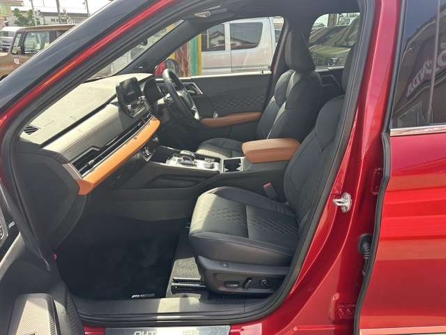 三菱 アウトランダーＰＨＥＶ ＰＨＥＶ ２．４ Ｐ ４ＷＤ R4年 (東海) 99