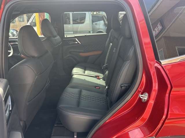 三菱 アウトランダーＰＨＥＶ ＰＨＥＶ ２．４ Ｐ ４ＷＤ R4年 (東海) 99