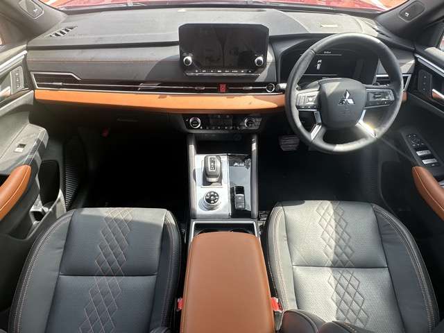 三菱 アウトランダーＰＨＥＶ ＰＨＥＶ ２．４ Ｐ ４ＷＤ R4年 (東海) 99