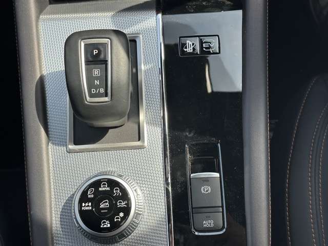 三菱 アウトランダーＰＨＥＶ ＰＨＥＶ ２．４ Ｐ ４ＷＤ R4年 (東海) 99