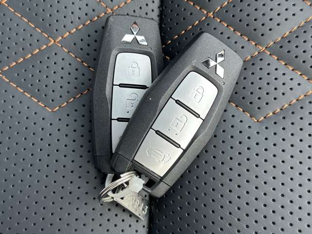 三菱 アウトランダーＰＨＥＶ ＰＨＥＶ ２．４ Ｐ ４ＷＤ R4年 (東海) 99