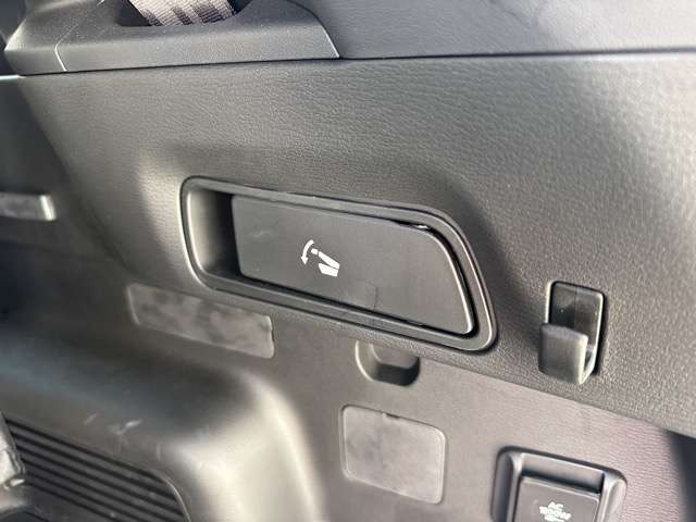 三菱 アウトランダーＰＨＥＶ ＰＨＥＶ ２．４ Ｐ ４ＷＤ R4年 (東海) 99