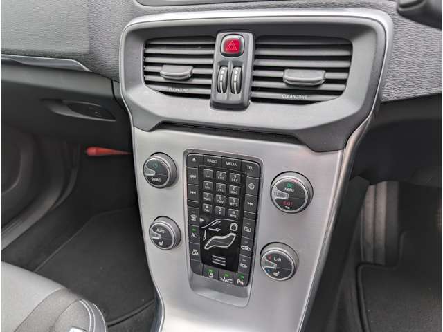 ボルボ Ｖ４０ Ｄ４ ダイナミック エディション ディーゼルターボ H30年 (東北) 99