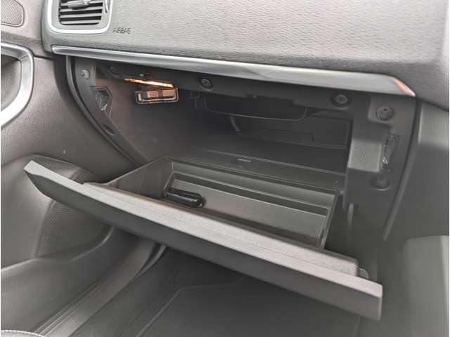 ボルボ Ｖ４０ Ｄ４ ダイナミック エディション ディーゼルターボ H30年 (東北) 99