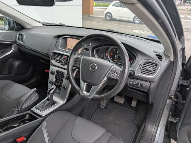 ボルボ Ｖ４０ Ｄ４ ダイナミック エディション ディーゼルターボ H30年 (東北) 99