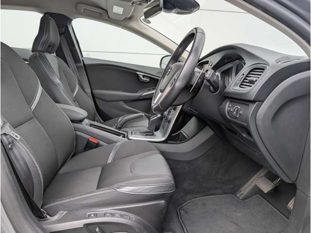 ボルボ Ｖ４０ Ｄ４ ダイナミック エディション ディーゼルターボ H30年 (東北) 99