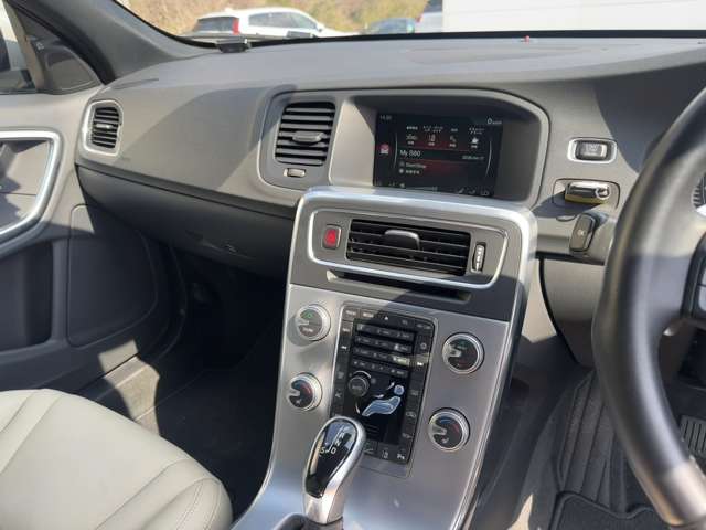 ボルボ Ｓ６０ Ｄ４ ダイナミック エディション ディーゼルターボ H28年 (東北) 99