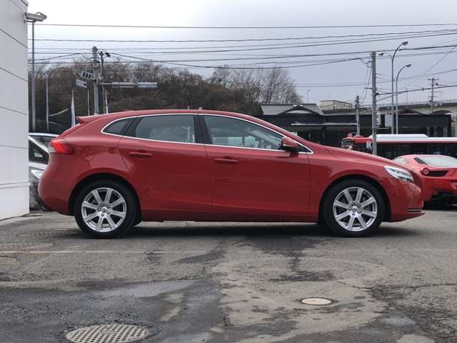 ボルボ Ｖ４０ Ｔ３　インスクリプション H29年 (東北) 99