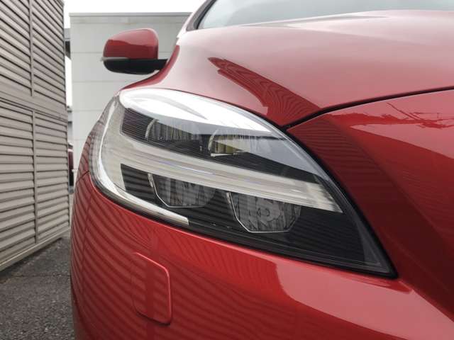 ボルボ Ｖ４０ Ｔ３　インスクリプション H29年 (東北) 99