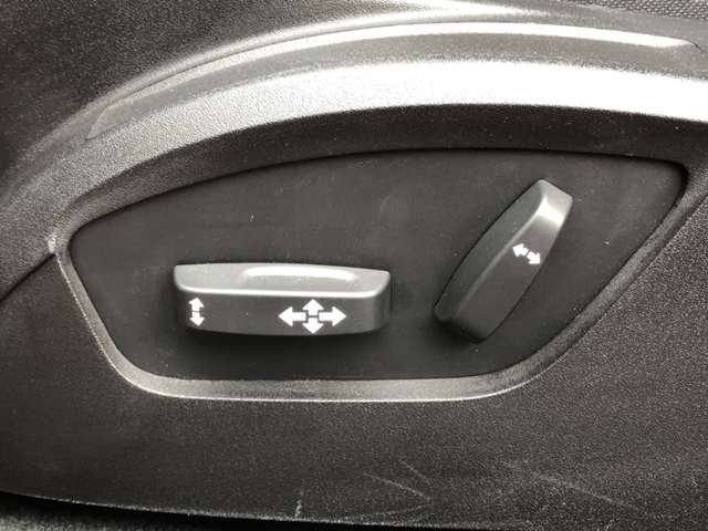 ボルボ Ｖ４０ Ｔ３　インスクリプション H29年 (東北) 99