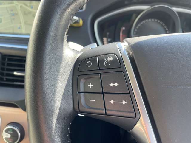 ボルボ Ｖ４０クロスカントリー Ｄ４ モメンタム ディーゼルターボ H28年 (東北) 99