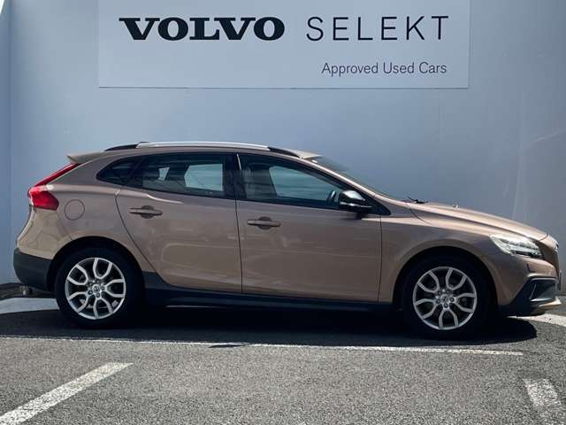 ボルボ Ｖ４０クロスカントリー Ｄ４ モメンタム ディーゼルターボ H28年 (東北) 99