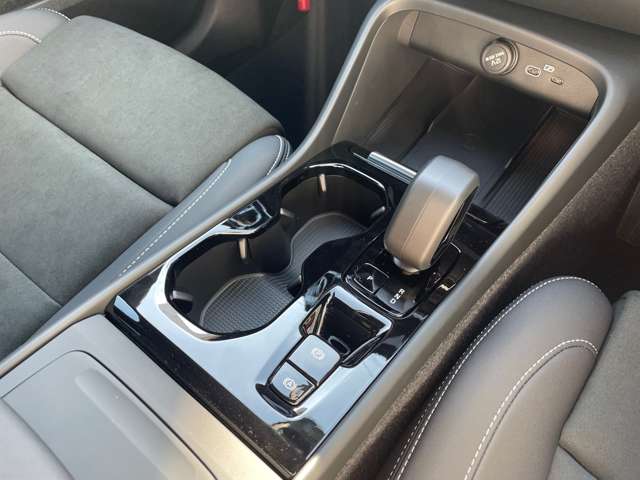 ボルボ ＸＣ４０ ウルトラ Ｂ４ ＡＷＤ ４ＷＤ R6年 (東北) 99