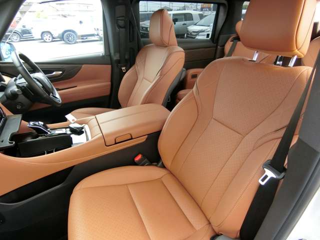 トヨタ ヴェルファイア　ハイブリッド ハイブリッド ２．５ Ｚプレミア Ｅ－ＦＯＵＲ ４ＷＤ R5年 (中国) 99