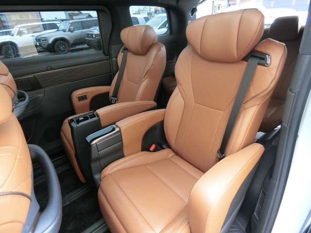 トヨタ ヴェルファイア　ハイブリッド ハイブリッド ２．５ Ｚプレミア Ｅ－ＦＯＵＲ ４ＷＤ R5年 (中国) 99