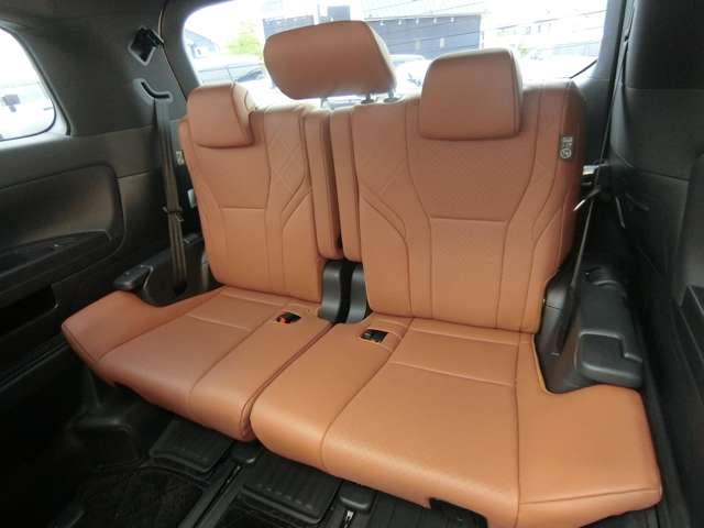 トヨタ ヴェルファイア　ハイブリッド ハイブリッド ２．５ Ｚプレミア Ｅ－ＦＯＵＲ ４ＷＤ R5年 (中国) 99