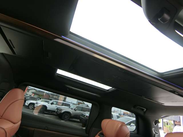 トヨタ ヴェルファイア　ハイブリッド ハイブリッド ２．５ Ｚプレミア Ｅ－ＦＯＵＲ ４ＷＤ R5年 (中国) 99