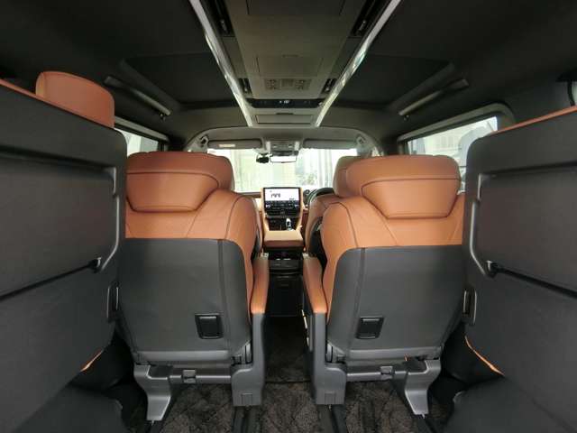 トヨタ ヴェルファイア　ハイブリッド ハイブリッド ２．５ Ｚプレミア Ｅ－ＦＯＵＲ ４ＷＤ R5年 (中国) 99