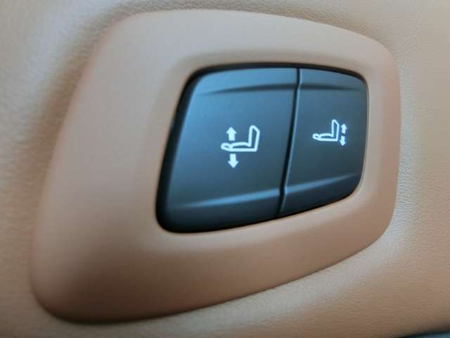 トヨタ ヴェルファイア　ハイブリッド ハイブリッド ２．５ Ｚプレミア Ｅ－ＦＯＵＲ ４ＷＤ R5年 (中国) 99