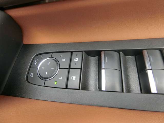 トヨタ ヴェルファイア　ハイブリッド ハイブリッド ２．５ Ｚプレミア Ｅ－ＦＯＵＲ ４ＷＤ R5年 (中国) 99