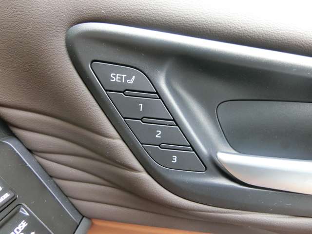 トヨタ ヴェルファイア　ハイブリッド ハイブリッド ２．５ Ｚプレミア Ｅ－ＦＯＵＲ ４ＷＤ R5年 (中国) 99