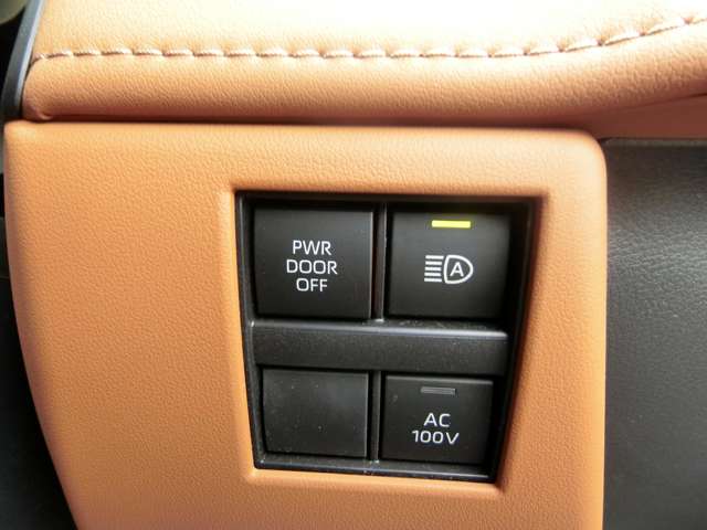 トヨタ ヴェルファイア　ハイブリッド ハイブリッド ２．５ Ｚプレミア Ｅ－ＦＯＵＲ ４ＷＤ R5年 (中国) 99