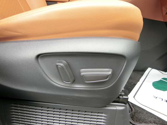 トヨタ ヴェルファイア　ハイブリッド ハイブリッド ２．５ Ｚプレミア Ｅ－ＦＯＵＲ ４ＷＤ R5年 (中国) 99