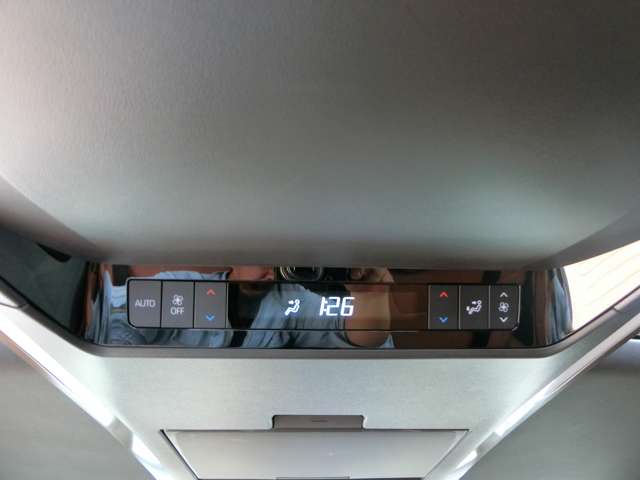 トヨタ ヴェルファイア　ハイブリッド ハイブリッド ２．５ Ｚプレミア Ｅ－ＦＯＵＲ ４ＷＤ R5年 (中国) 99