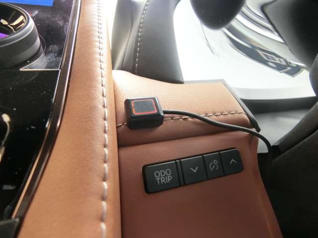 トヨタ ヴェルファイア　ハイブリッド ハイブリッド ２．５ Ｚプレミア Ｅ－ＦＯＵＲ ４ＷＤ R5年 (中国) 99