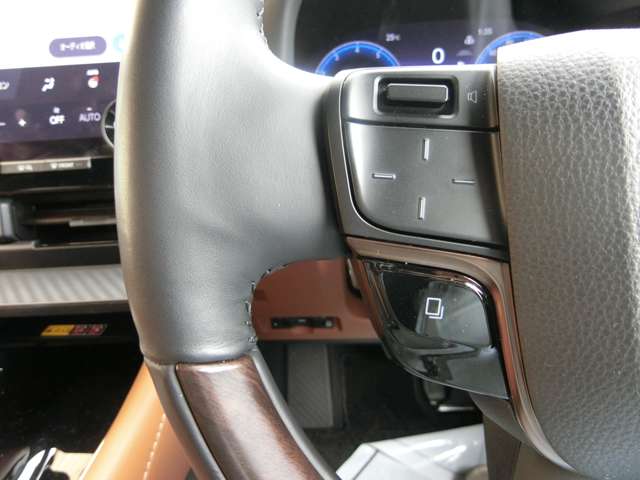 トヨタ ヴェルファイア　ハイブリッド ハイブリッド ２．５ Ｚプレミア Ｅ－ＦＯＵＲ ４ＷＤ R5年 (中国) 99