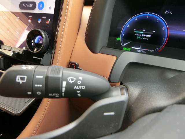 トヨタ ヴェルファイア　ハイブリッド ハイブリッド ２．５ Ｚプレミア Ｅ－ＦＯＵＲ ４ＷＤ R5年 (中国) 99