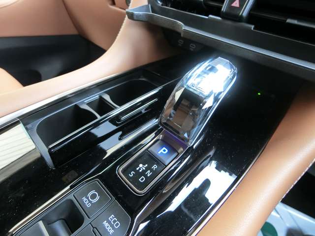 トヨタ ヴェルファイア　ハイブリッド ハイブリッド ２．５ Ｚプレミア Ｅ－ＦＯＵＲ ４ＷＤ R5年 (中国) 99