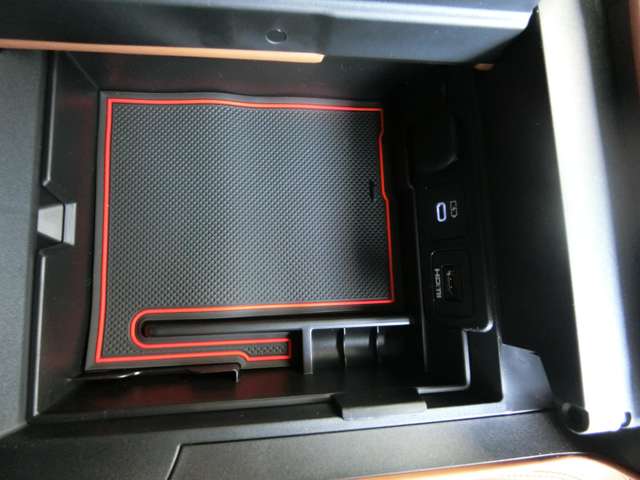 トヨタ ヴェルファイア　ハイブリッド ハイブリッド ２．５ Ｚプレミア Ｅ－ＦＯＵＲ ４ＷＤ R5年 (中国) 99