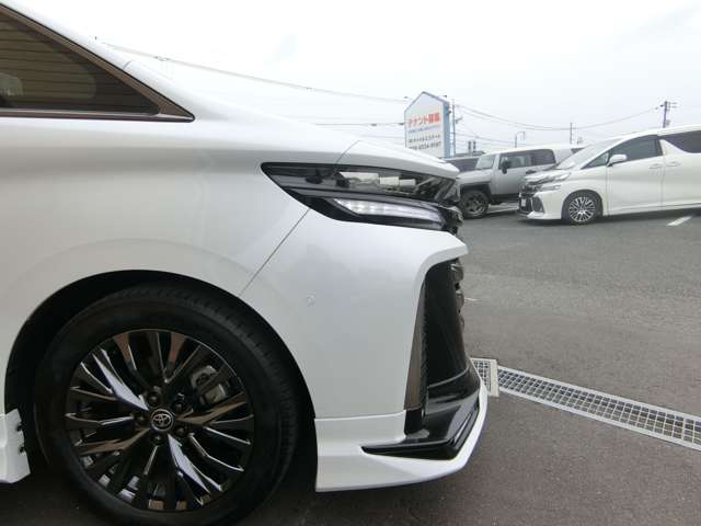 トヨタ ヴェルファイア　ハイブリッド ハイブリッド ２．５ Ｚプレミア Ｅ－ＦＯＵＲ ４ＷＤ R5年 (中国) 99