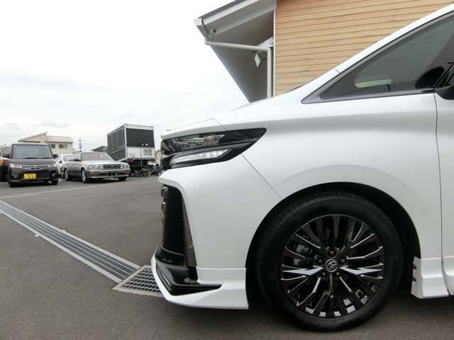 トヨタ ヴェルファイア　ハイブリッド ハイブリッド ２．５ Ｚプレミア Ｅ－ＦＯＵＲ ４ＷＤ R5年 (中国) 99