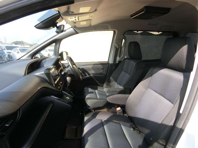 トヨタ ヴォクシー ２．０ ＺＳ 煌ＩＩ H28年 (中国) 99