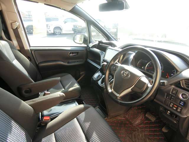 トヨタ ヴォクシー ２．０ ＺＳ 煌ＩＩ H28年 (中国) 99