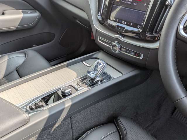 ボルボ ＸＣ６０ ウルトラ Ｂ５ ＡＷＤ ４ＷＤ R7年 (東北) 99