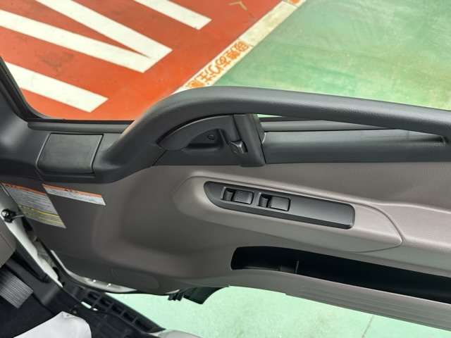 三菱フソウ キャンター ３．０ ダブルキャブ 全低床 ディーゼルターボ R7年 (東海) 99