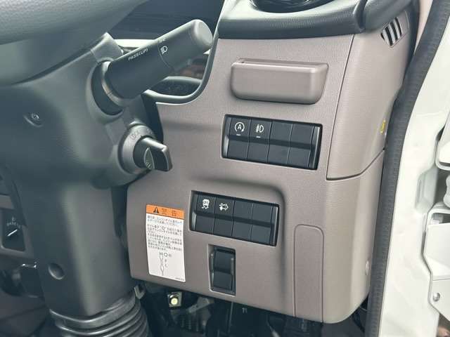 三菱フソウ キャンター ３．０ ダブルキャブ 全低床 ディーゼルターボ R7年 (東海) 99