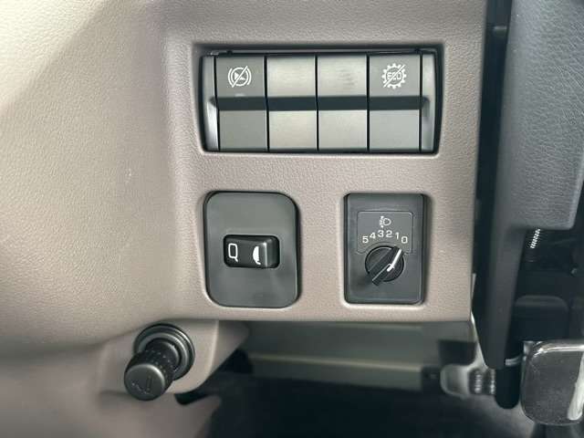 三菱フソウ キャンター ３．０ ダブルキャブ 全低床 ディーゼルターボ R7年 (東海) 99