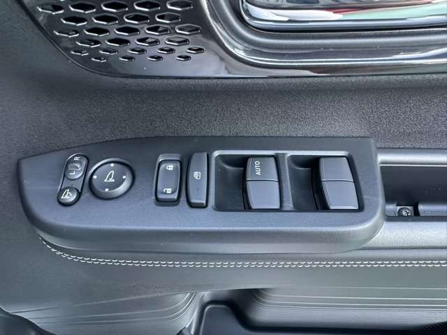 ホンダ Ｎ　ＢＯＸ カスタム ６６０ コーディネートスタイル ２トーン R6年 (東海) 99