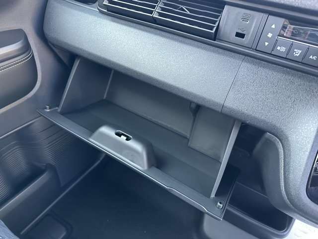 ホンダ Ｎ　ＢＯＸ カスタム ６６０ コーディネートスタイル ２トーン R6年 (東海) 99