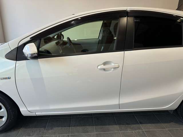 トヨタ アクア １．５ Ｓ H25年 (近畿) 99